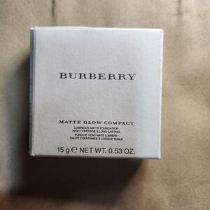 Burberry Matte Glow Compact